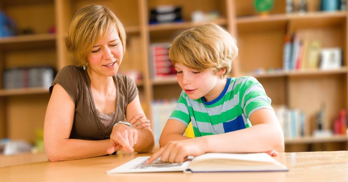 Bei Hausaufgaben helfen –  aber wie?