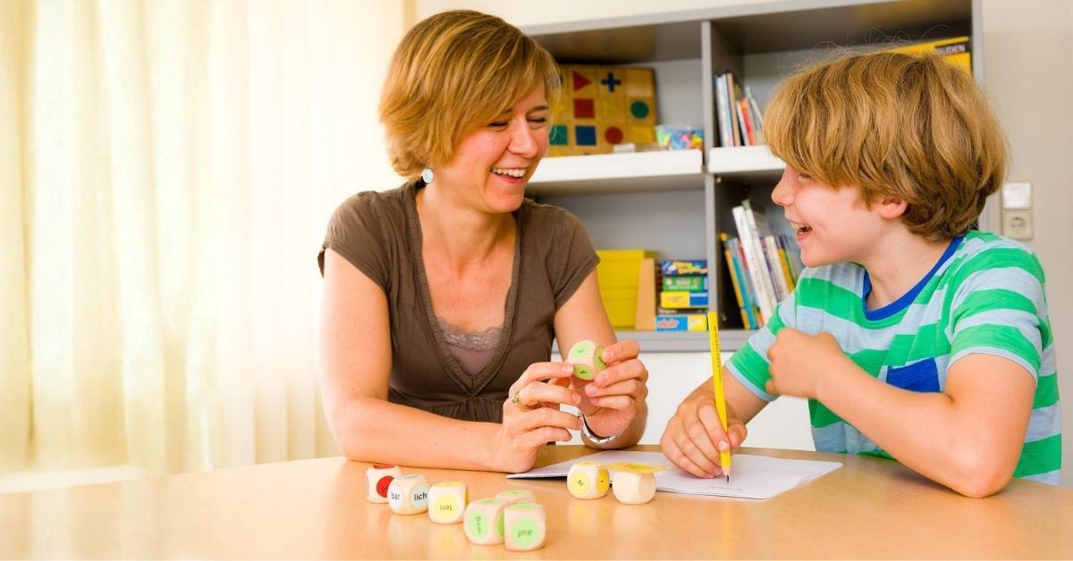 Lerntherapeutin und Kind im Duden Institut