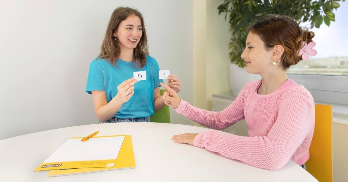 Lerntherapeutin und Kind im Duden Institut