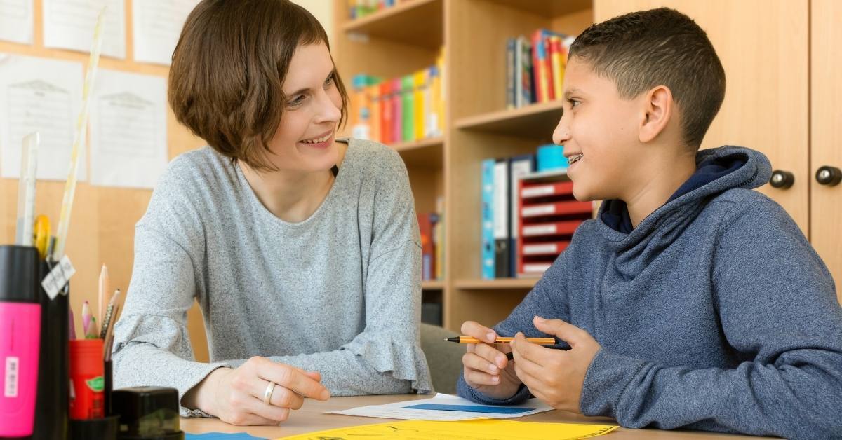 Lerntherapeutin und Kind im Duden Institut