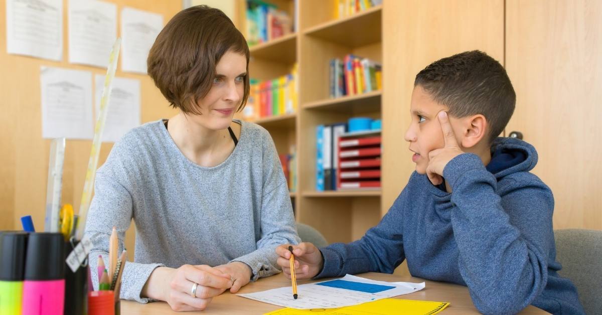 Lerntherapeutin und Kind im Duden Institut