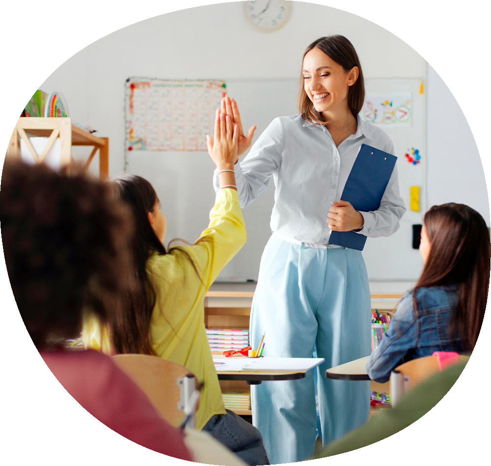 Lehrerin im Klassenraum